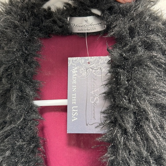 Burgundy velvet hi lo hem light weight layer with fury collar - Picture 3 of 3